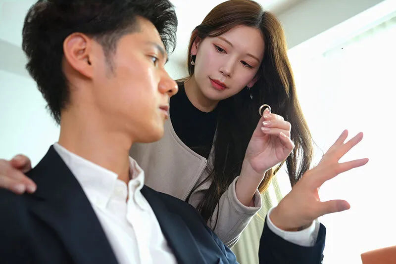 Người vợ đi đi chơi, anh xã ở nhà bị nhỏ em bà xã gạ chịch không trượt phát nào